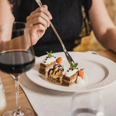 Alpine Goies Superior (adults Only) מלון לאדיס